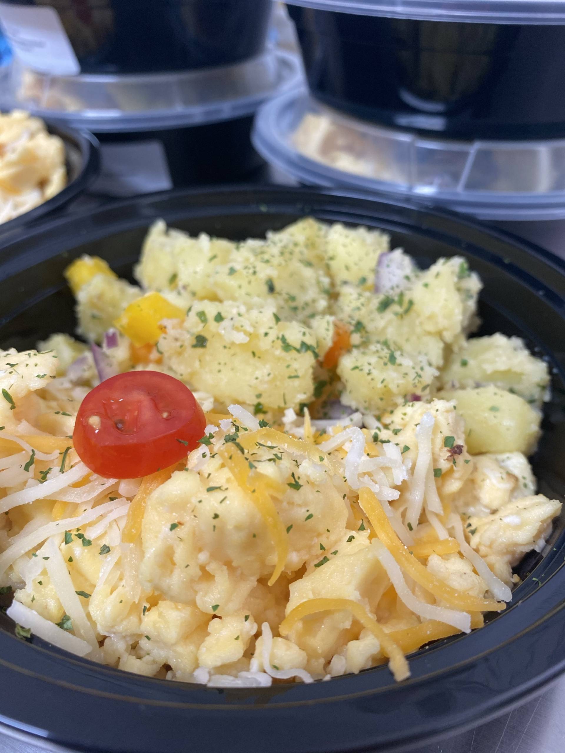 #18 Huevos revueltos con papas bravas