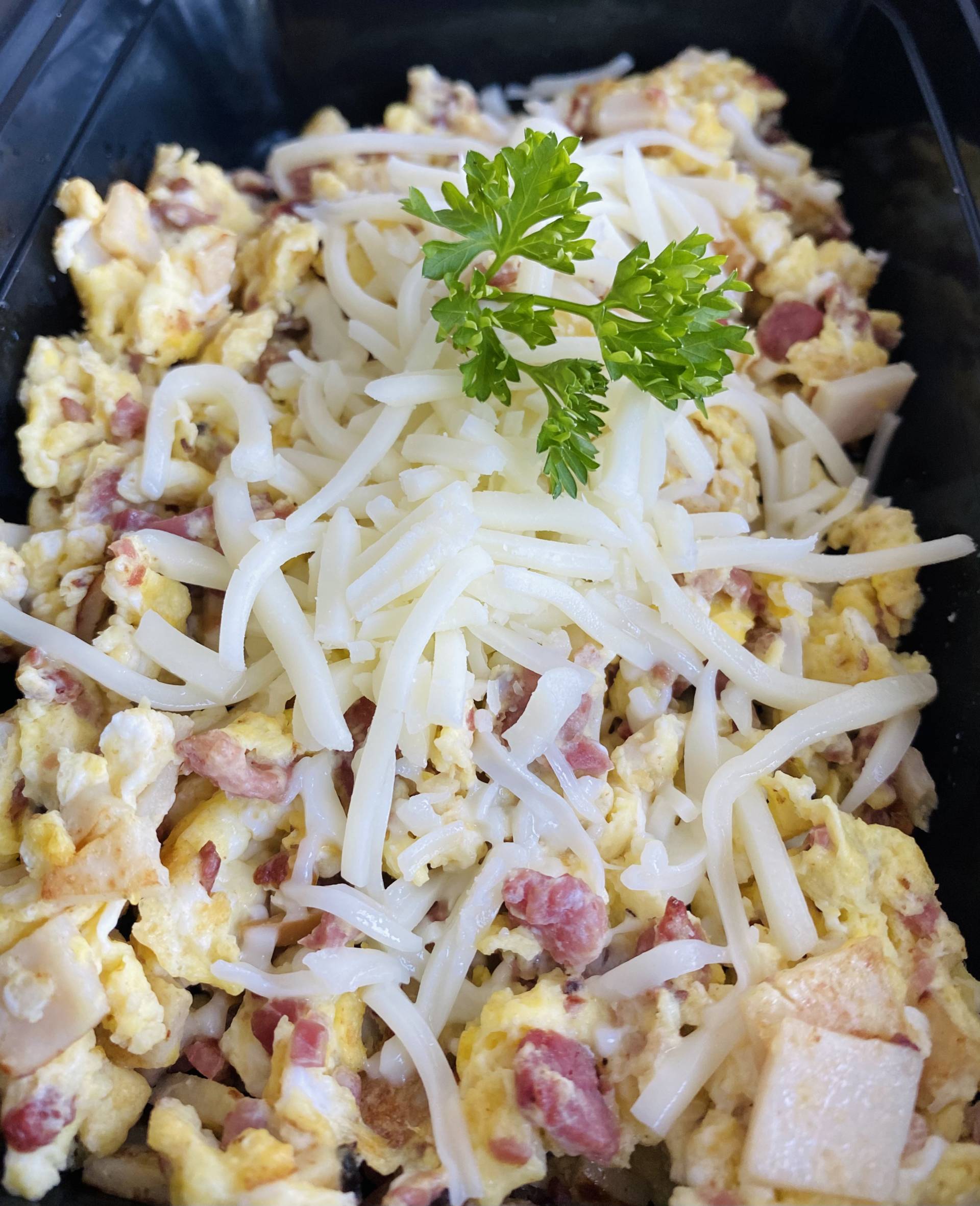 Revueltos con pastrami y jamon de pavo. Fit N' Fresh Ponce