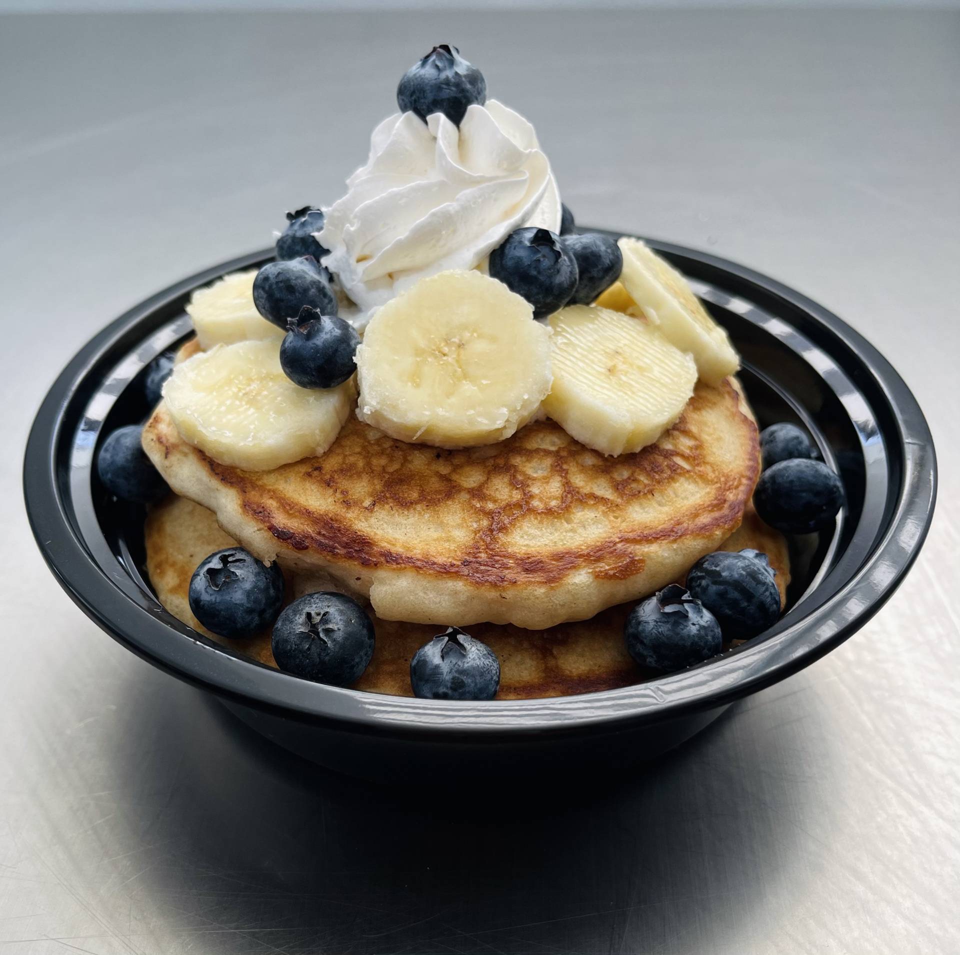 #13 Pancakes de guineo y blueberries