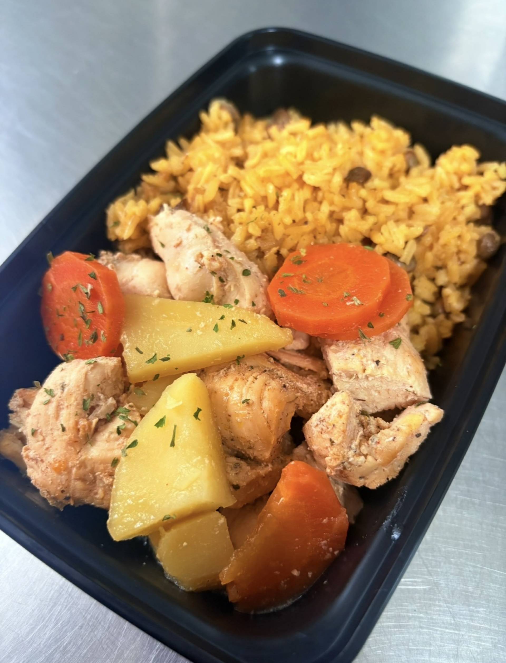 #5 Caderitas guisadas y arroz blanco con habichuelas