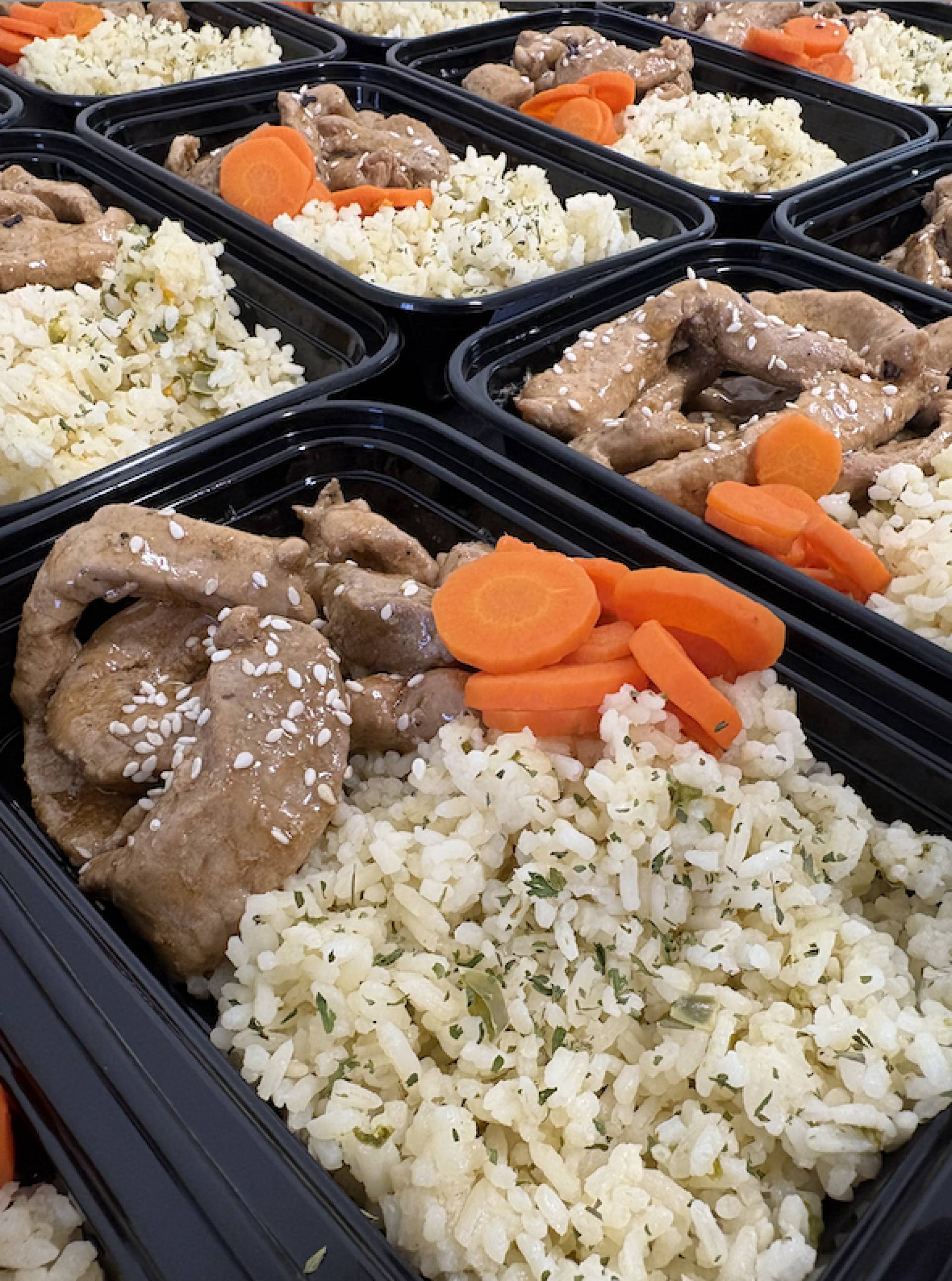 #7 Tiritas de cerdo salteadas con arroz con pimientos y veggies