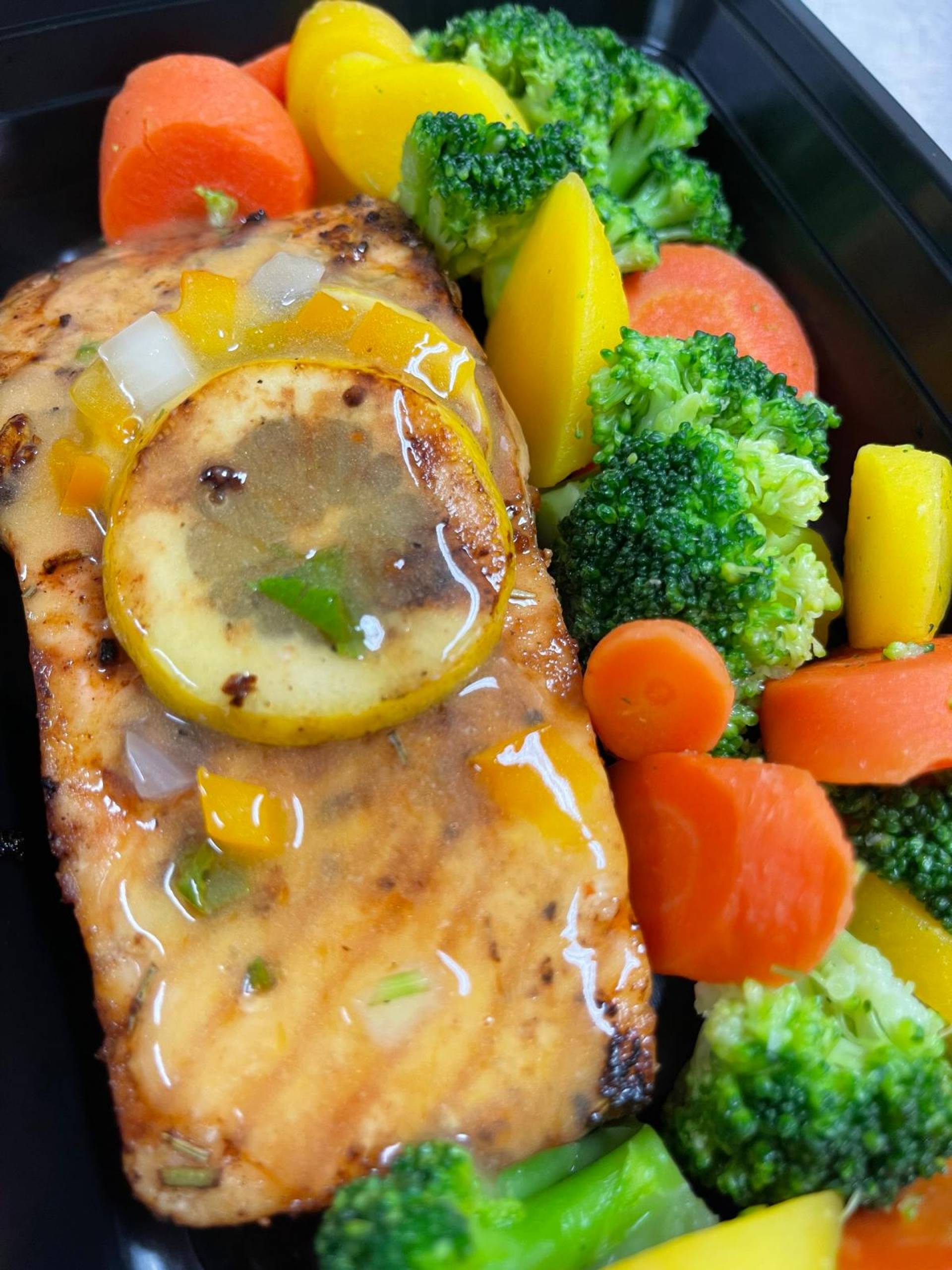 #16 Salmon picatta y veggies