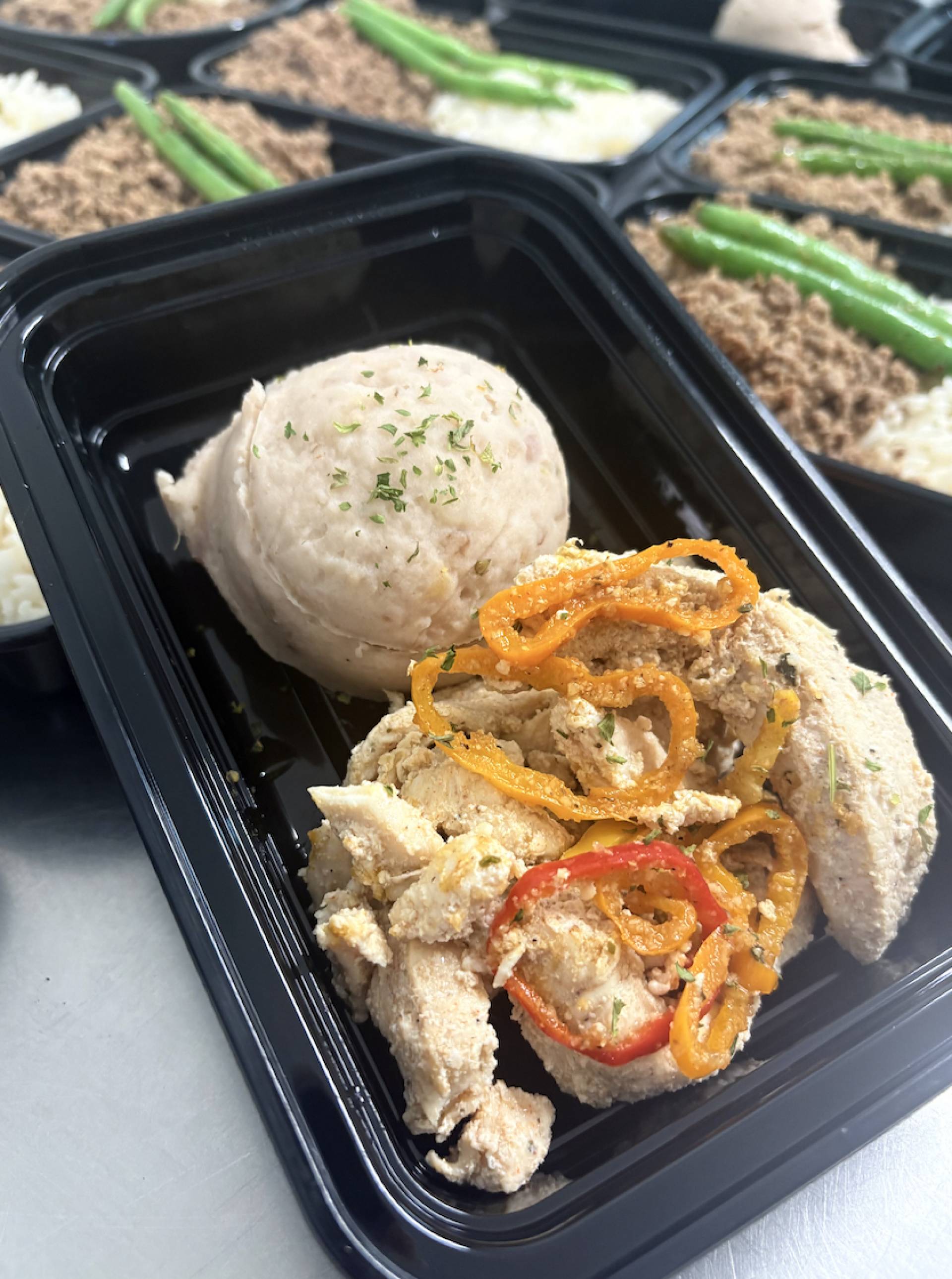 #12 Athlete: Tiritas de pollo 4oz & majado 4oz