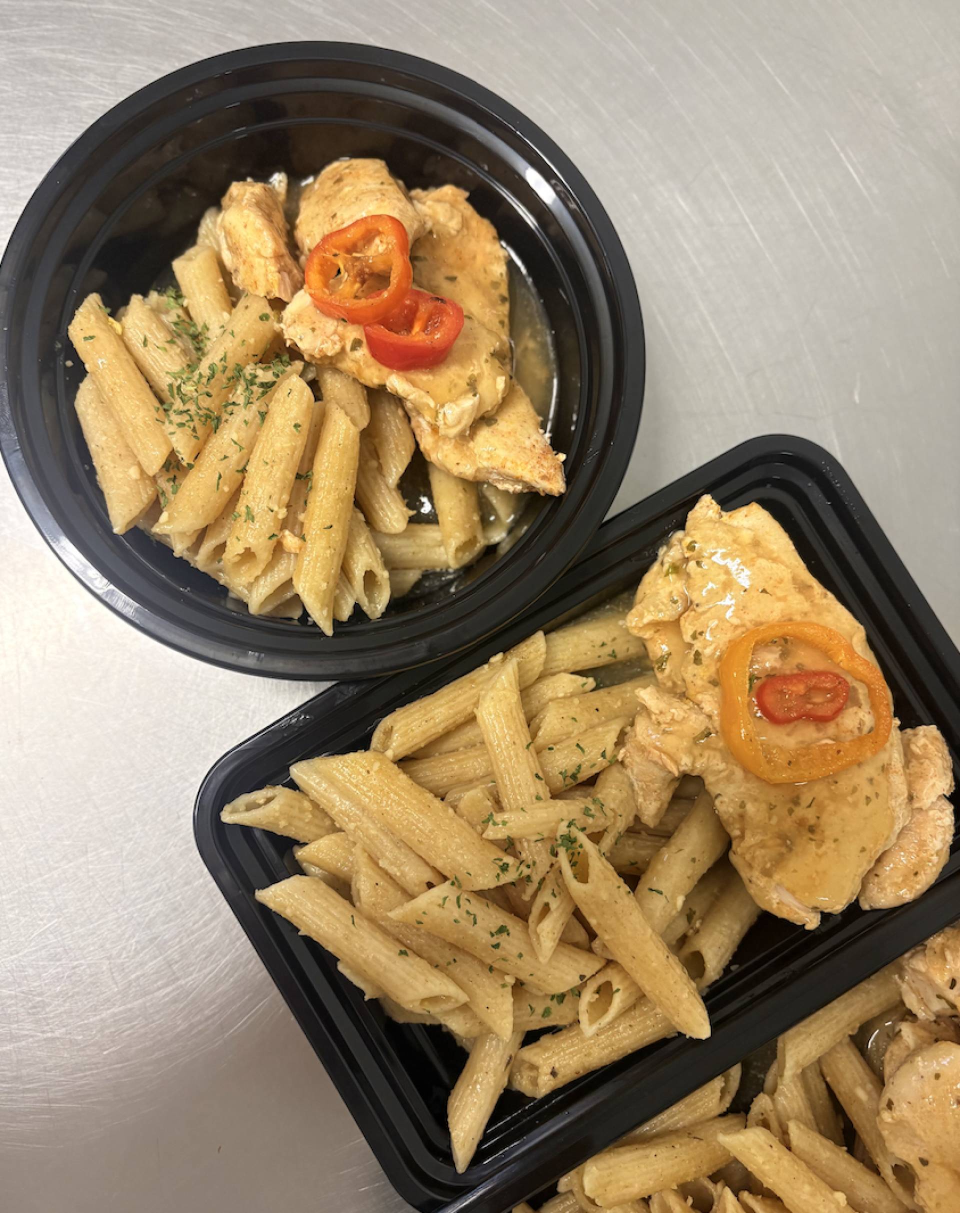 #12 Athlete: Tiritas de pollo con pasta integral