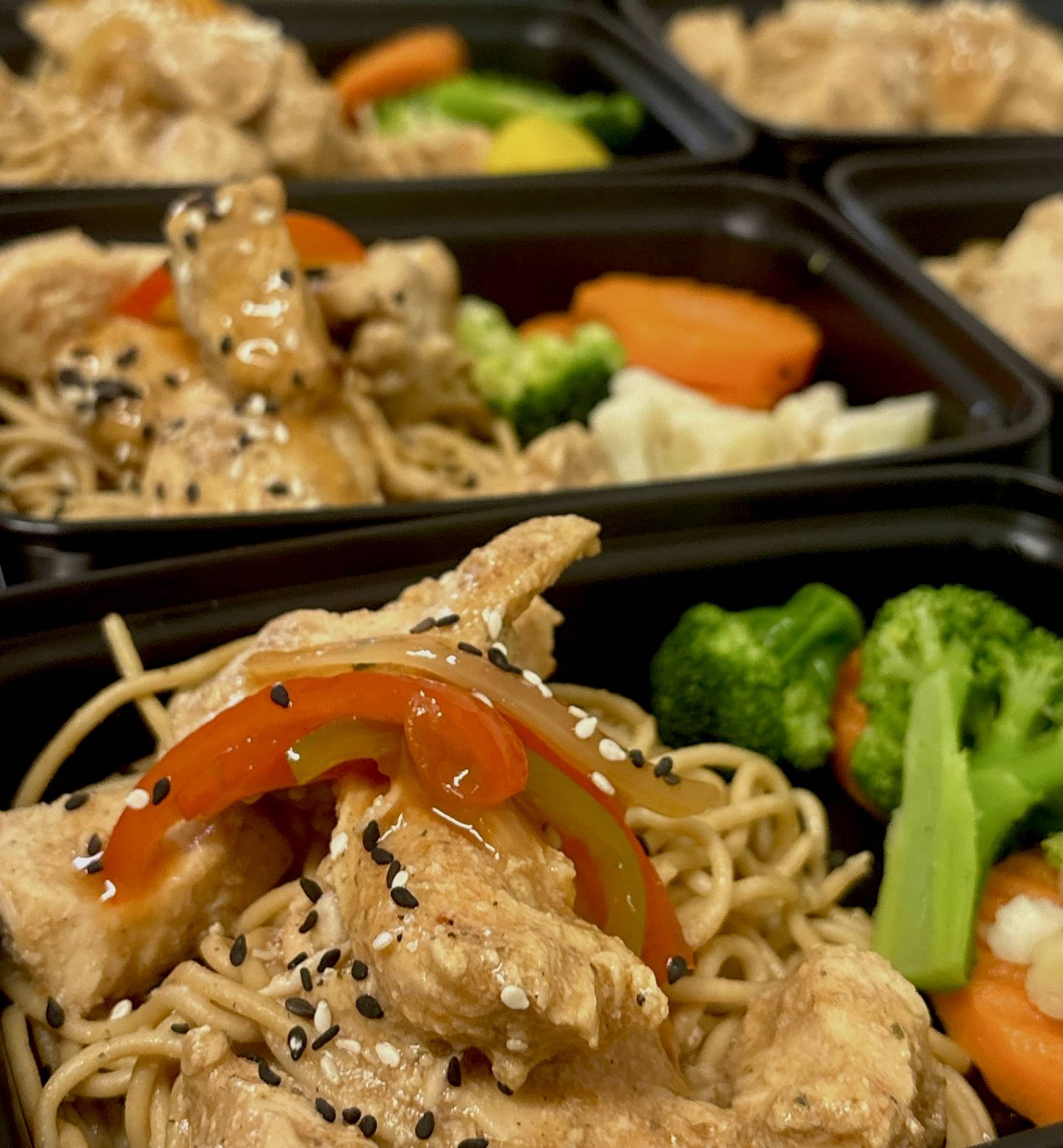 #10 Pollo naranja con pasta integral & veggies