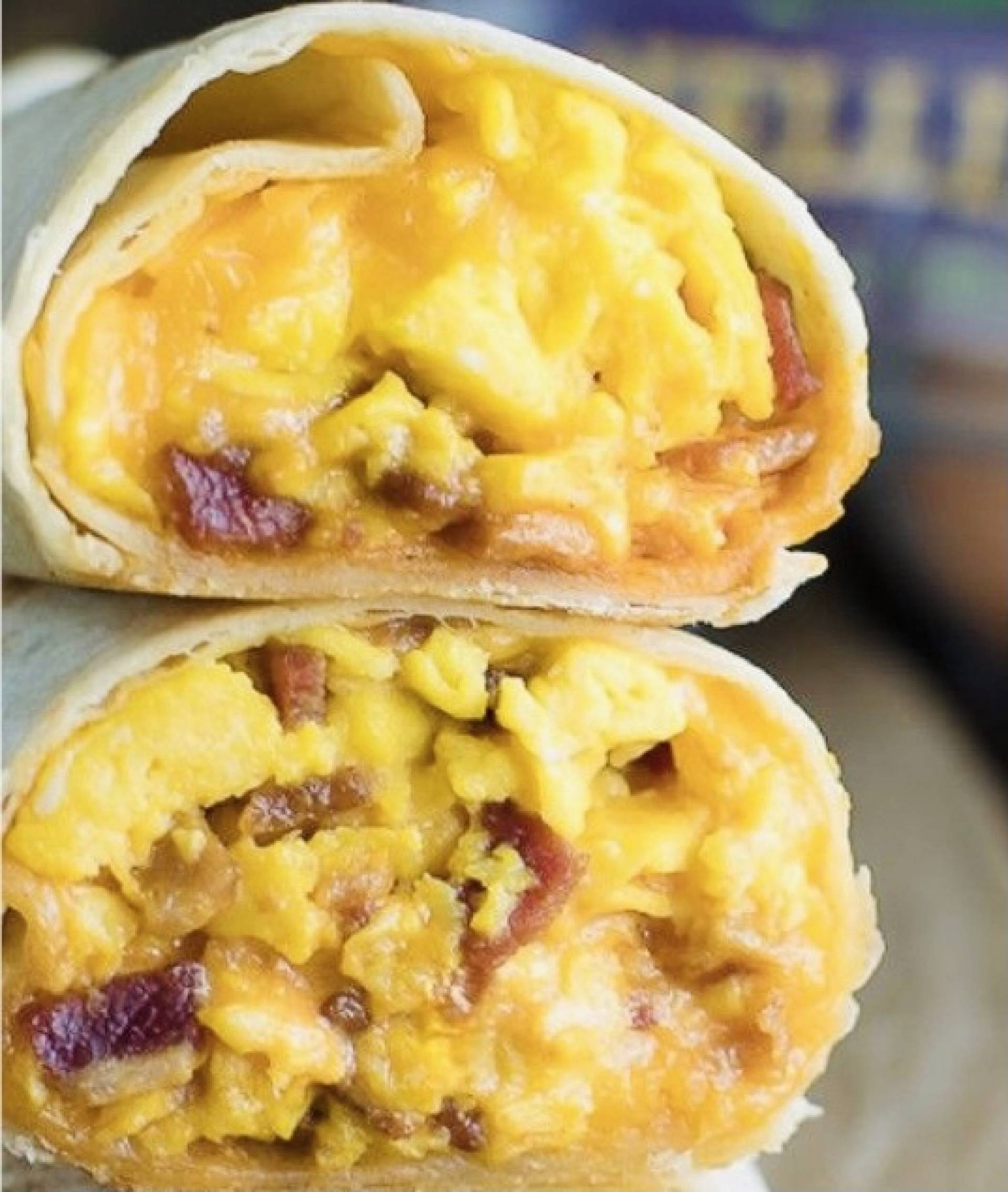 21 Burrito con huevo, bacon y queso Fit N' Fresh Ponce