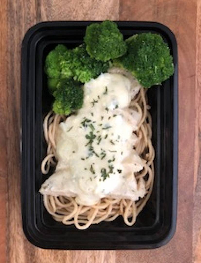 #8 Pollo en salsa blanca con pasta integral y brocoli