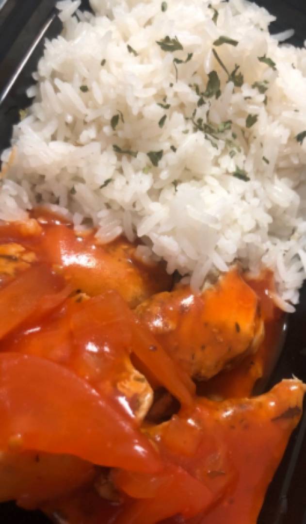 Caderitas en salsa criolla con arroz integral